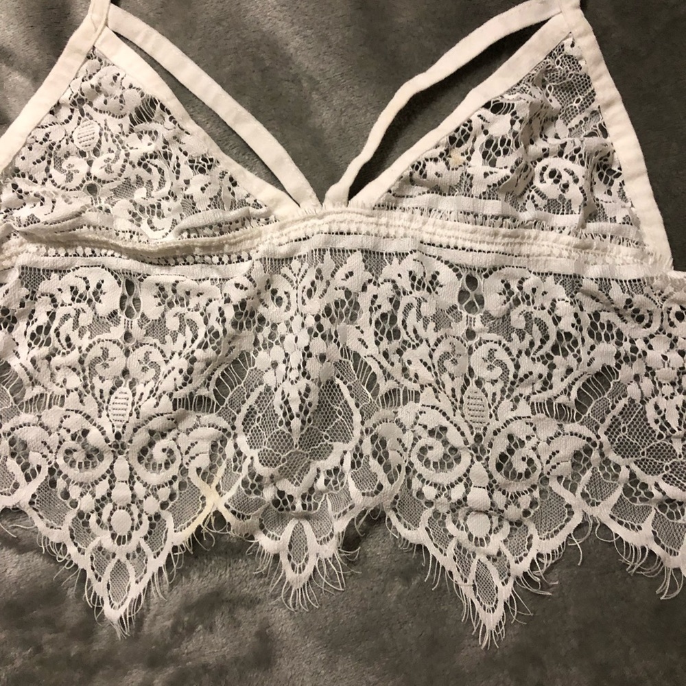 Size M lace crop top